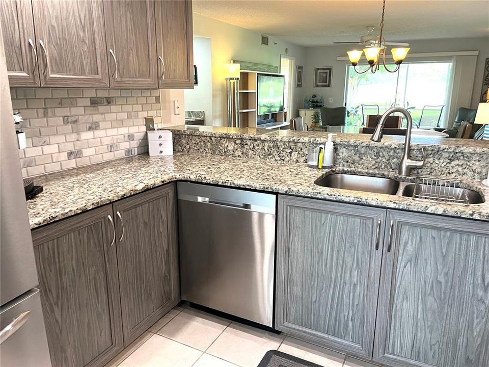 For Sale: $289,500 (2 beds, 2 baths, 1202 Square Feet)