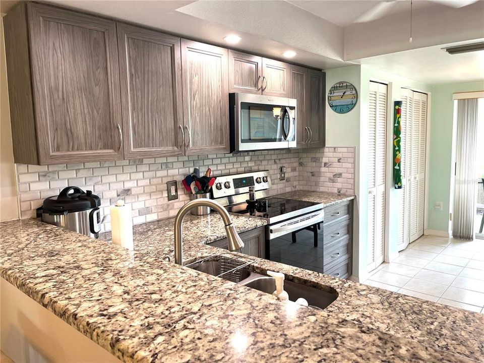 GRANITE COUNTERTOPS