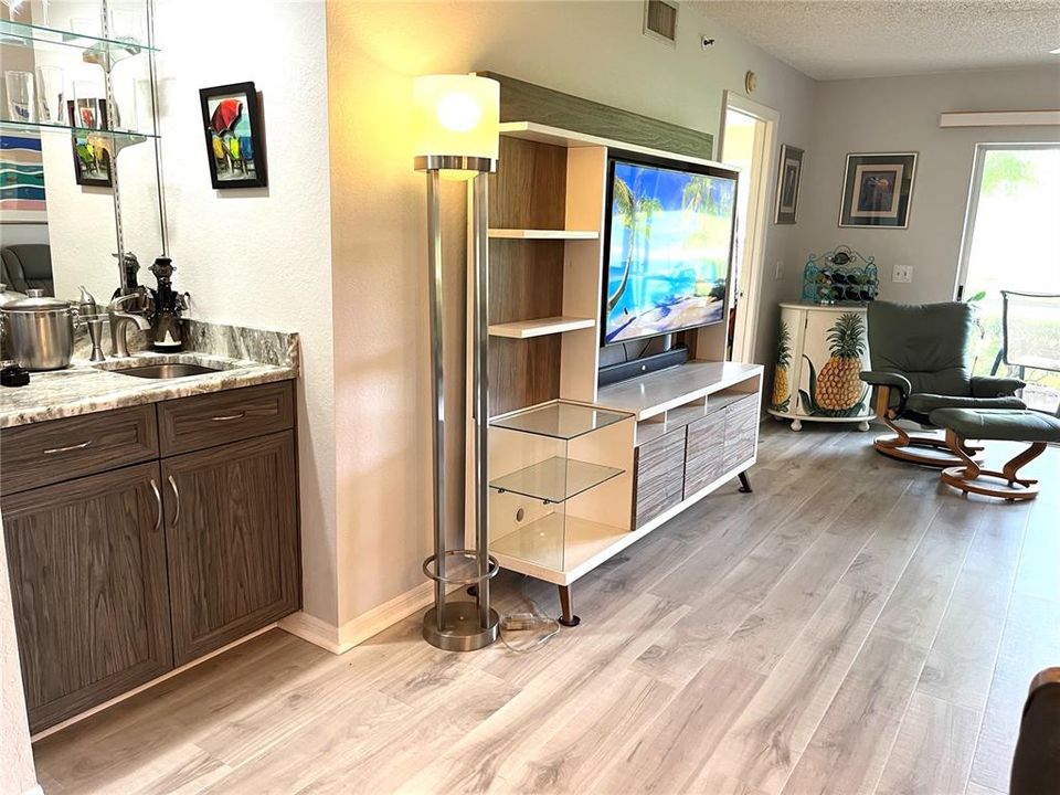 WET BAR IN GREAT ROOM