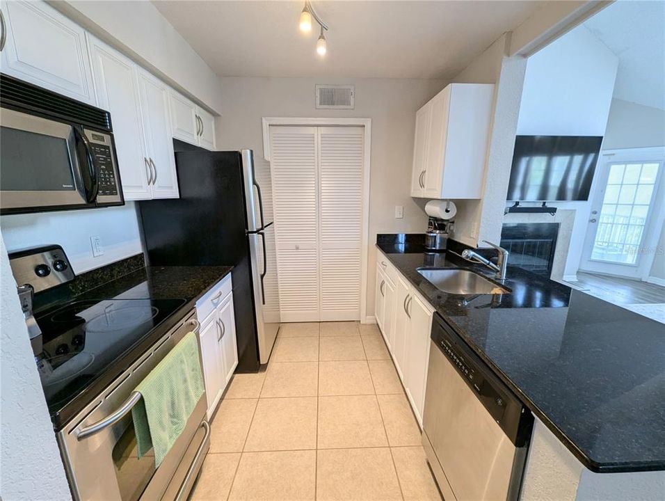 For Sale: $224,900 (1 beds, 1 baths, 1178 Square Feet)