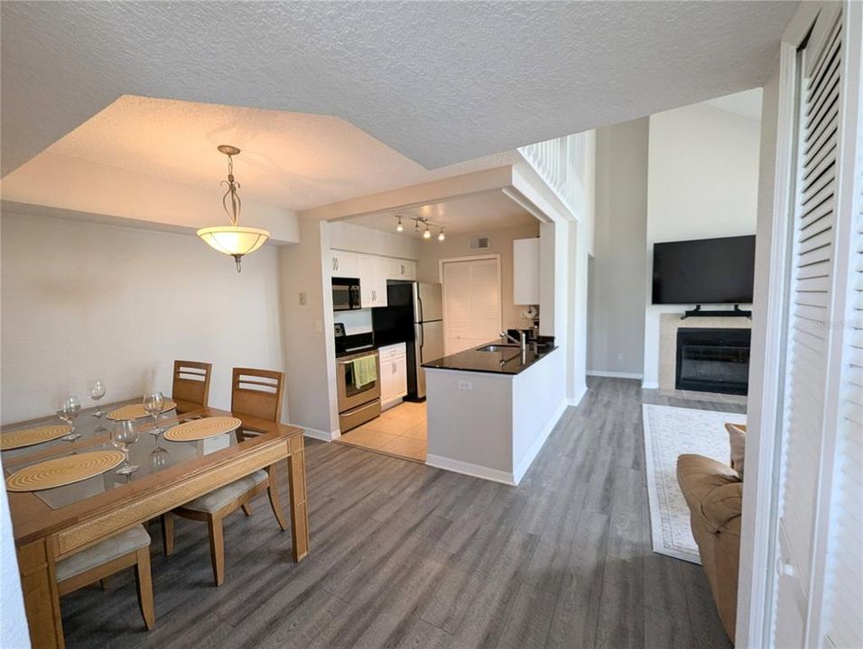 For Sale: $224,900 (1 beds, 1 baths, 1178 Square Feet)