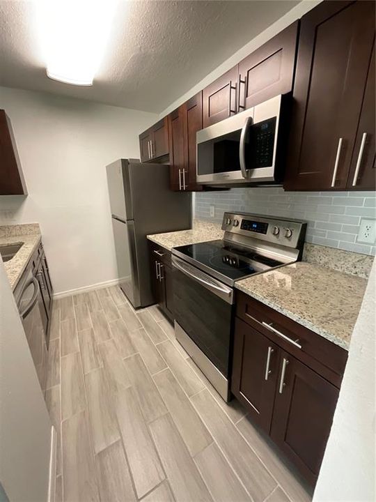 For Rent: $1,195 (1 beds, 1 baths, 696 Square Feet)