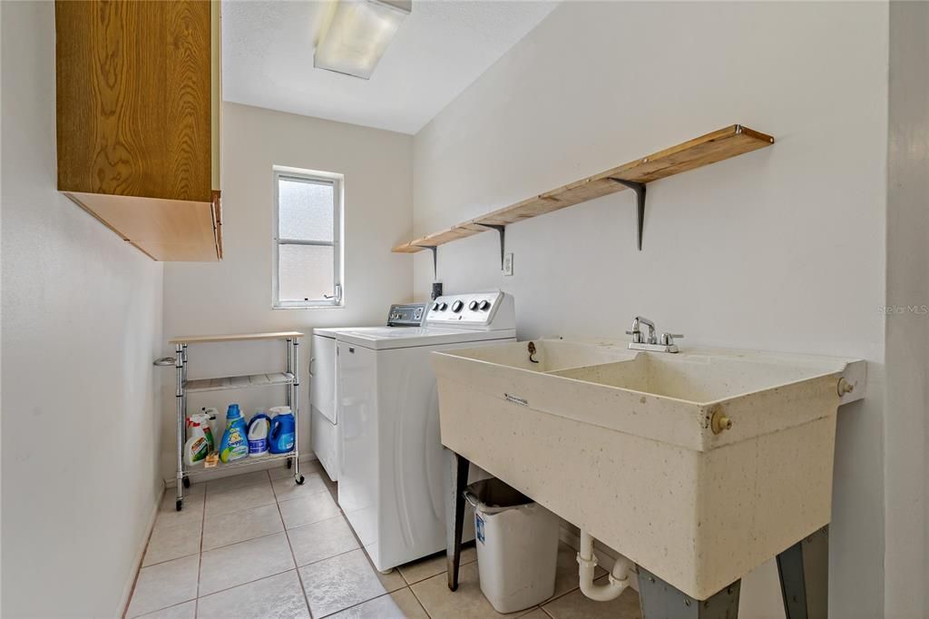 For Sale: $400,000 (2 beds, 2 baths, 1654 Square Feet)