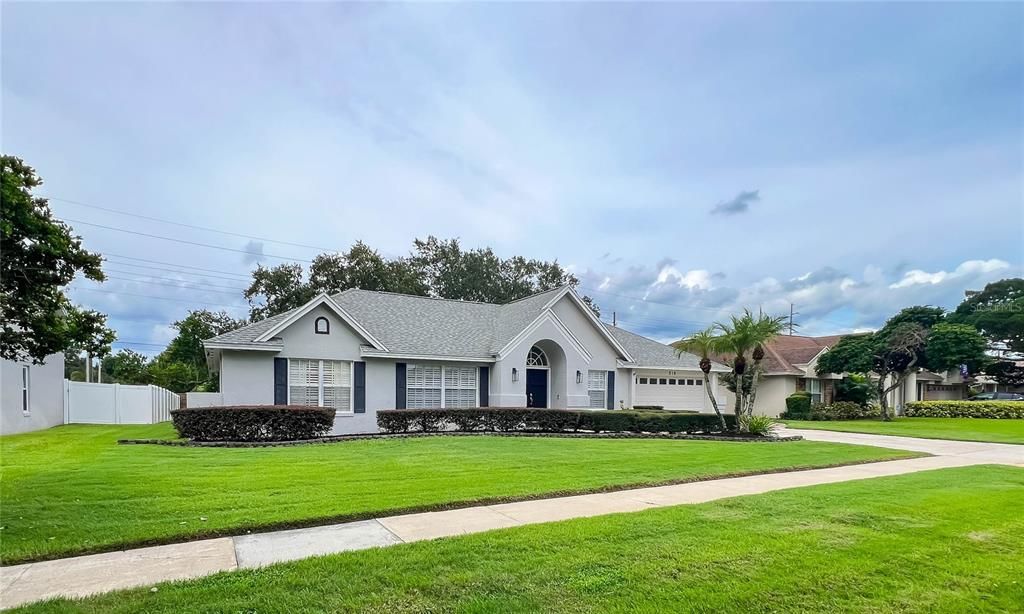 For Sale: $685,000 (4 beds, 2 baths, 2580 Square Feet)