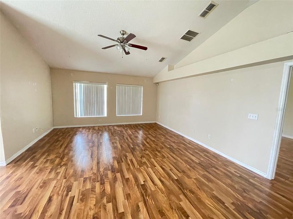 For Rent: $2,195 (4 beds, 2 baths, 2383 Square Feet)