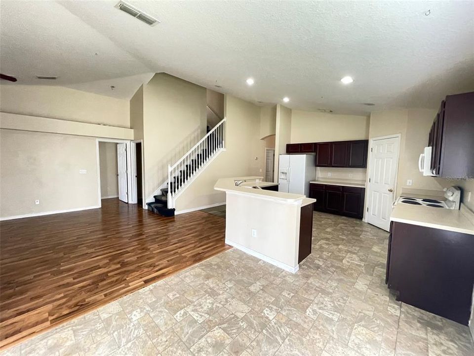 For Rent: $2,195 (4 beds, 2 baths, 2383 Square Feet)