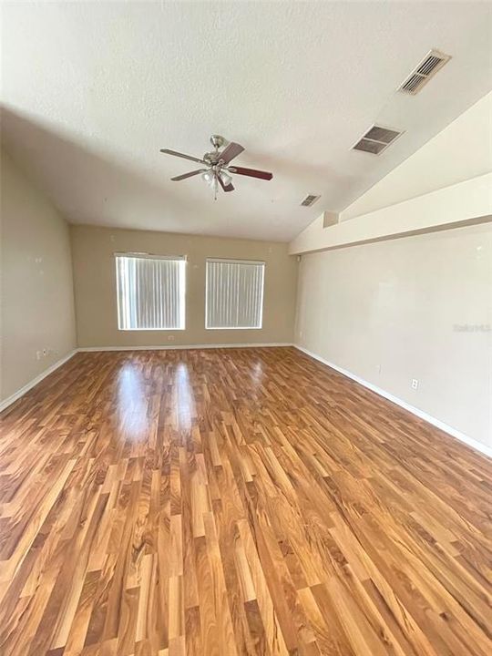 For Rent: $2,195 (4 beds, 2 baths, 2383 Square Feet)