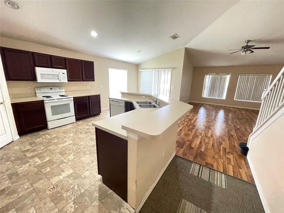 For Rent: $2,195 (4 beds, 2 baths, 2383 Square Feet)