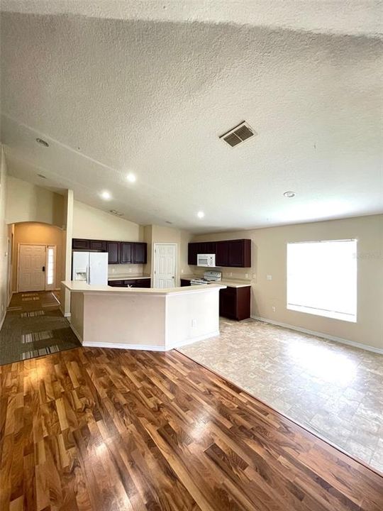 For Rent: $2,195 (4 beds, 2 baths, 2383 Square Feet)