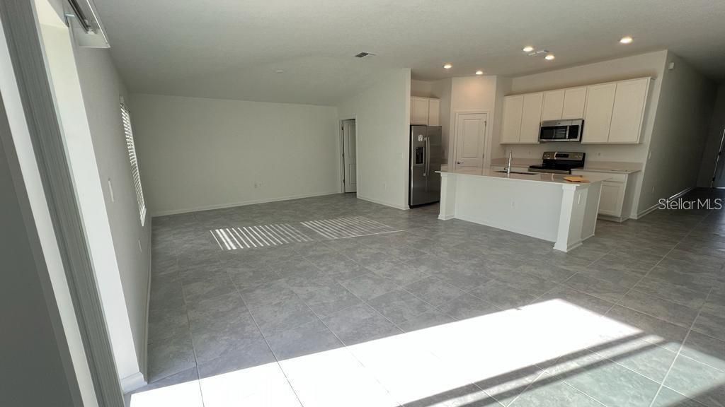 For Rent: $2,300 (3 beds, 2 baths, 1555 Square Feet)