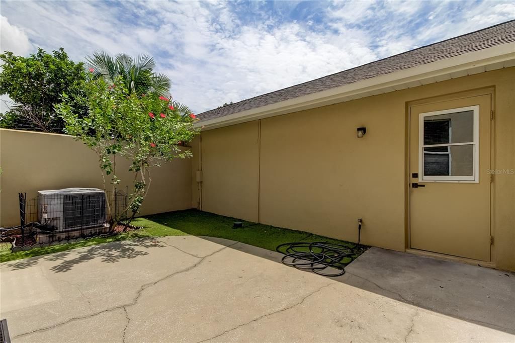 For Rent: $2,700 (3 beds, 2 baths, 1386 Square Feet)