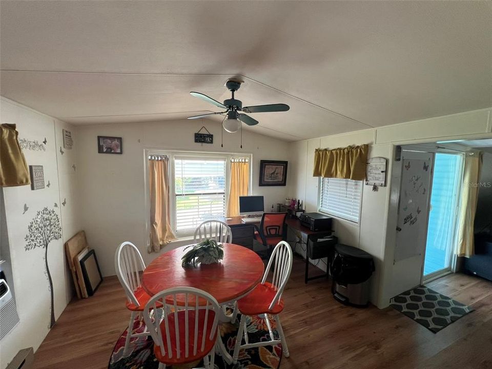 For Sale: $90,000 (2 beds, 1 baths, 744 Square Feet)