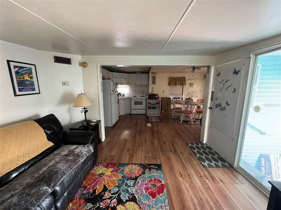 For Sale: $90,000 (2 beds, 1 baths, 744 Square Feet)