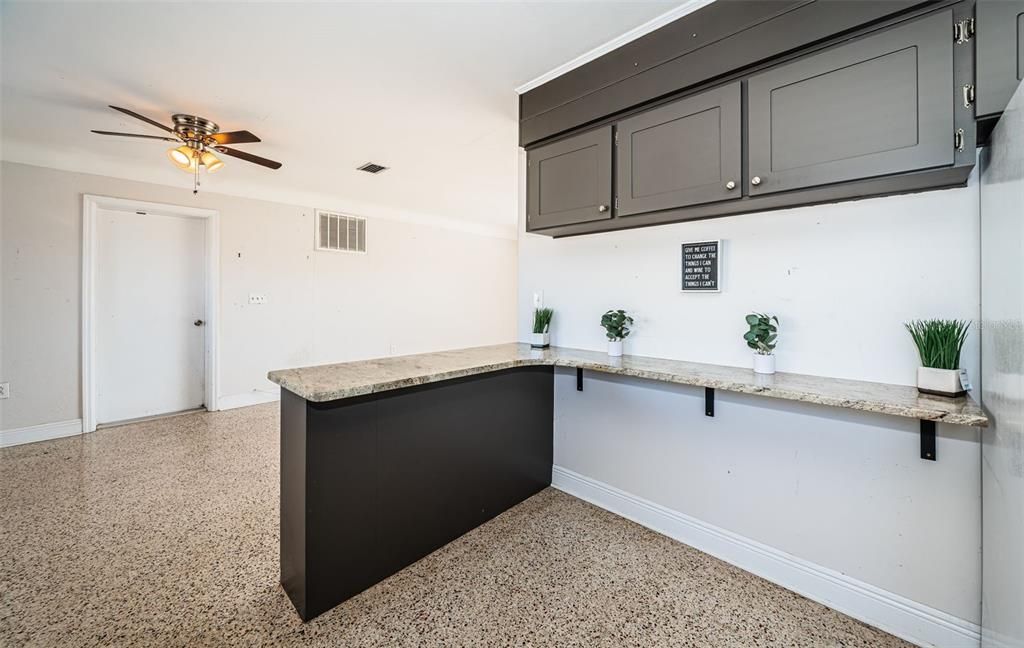 For Sale: $325,000 (2 beds, 2 baths, 1080 Square Feet)