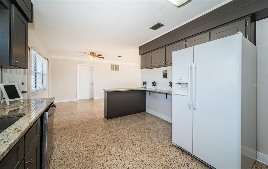 For Sale: $325,000 (2 beds, 2 baths, 1080 Square Feet)