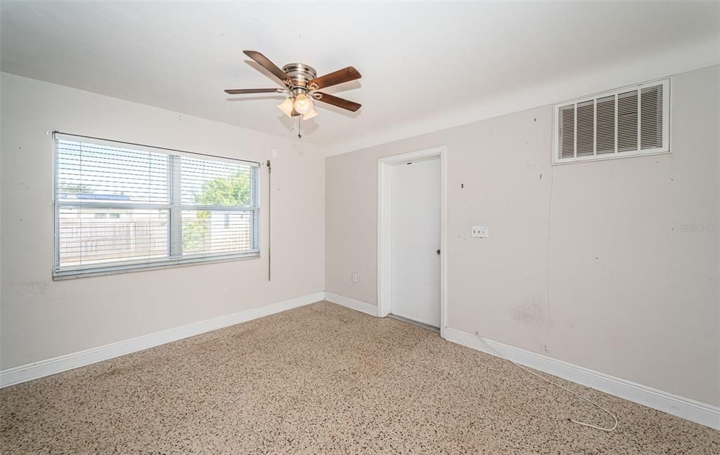 For Sale: $325,000 (2 beds, 2 baths, 1080 Square Feet)