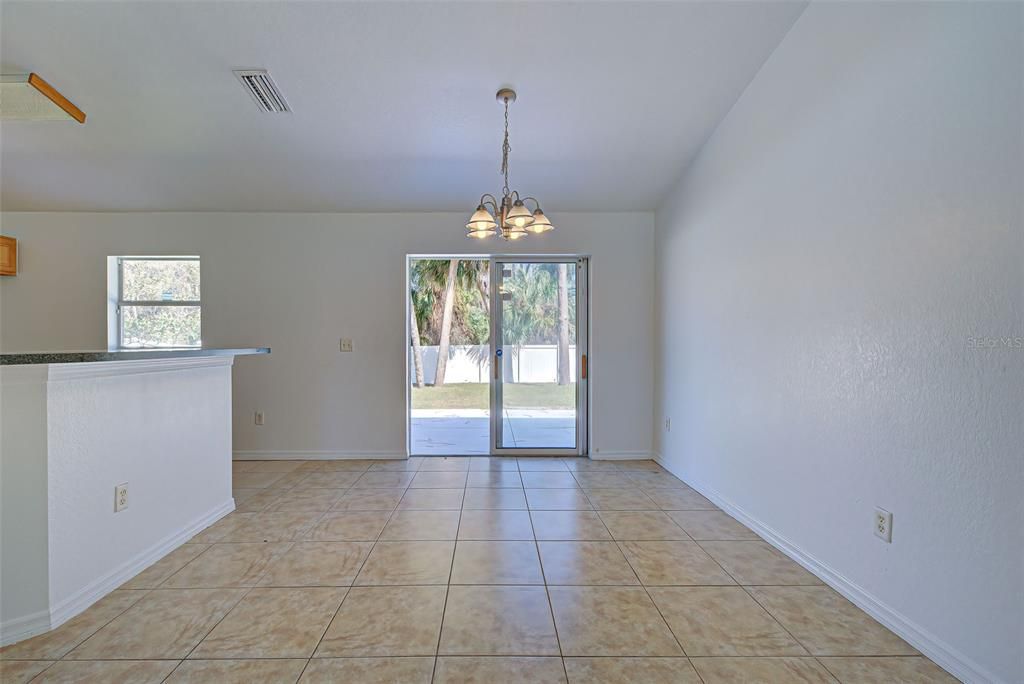 DINETTE AREA. TILED FLOORING.