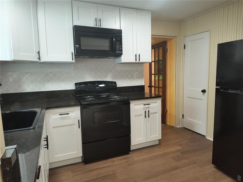 For Rent: $1,925 (4 beds, 2 baths, 1121 Square Feet)