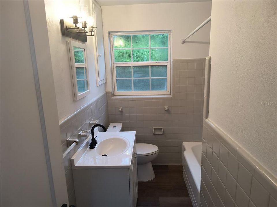 For Rent: $1,925 (4 beds, 2 baths, 1121 Square Feet)