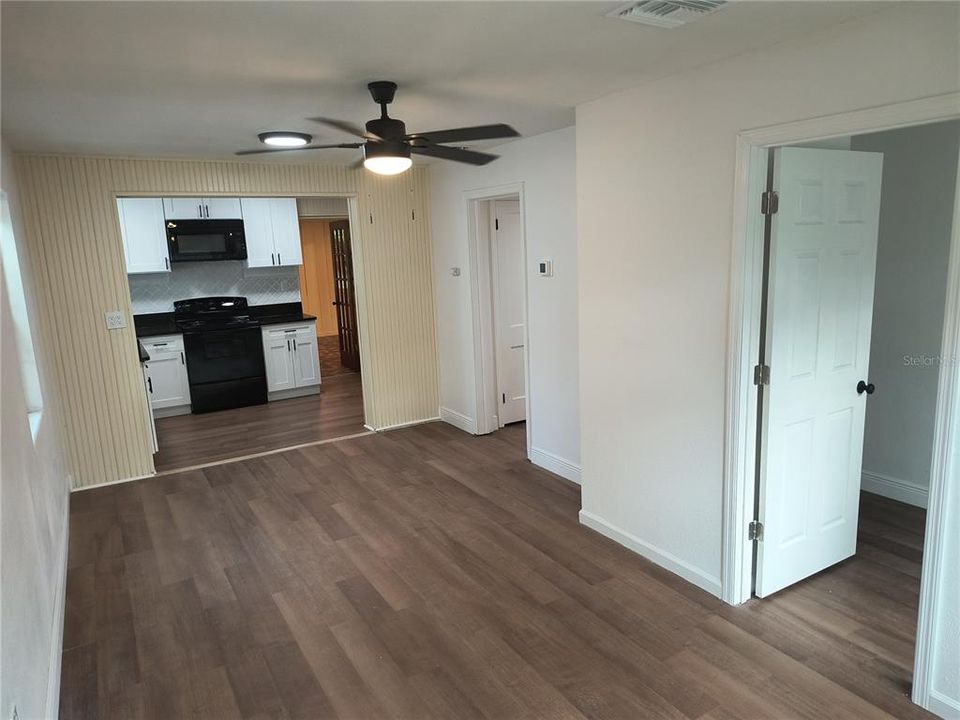 For Rent: $1,925 (4 beds, 2 baths, 1121 Square Feet)