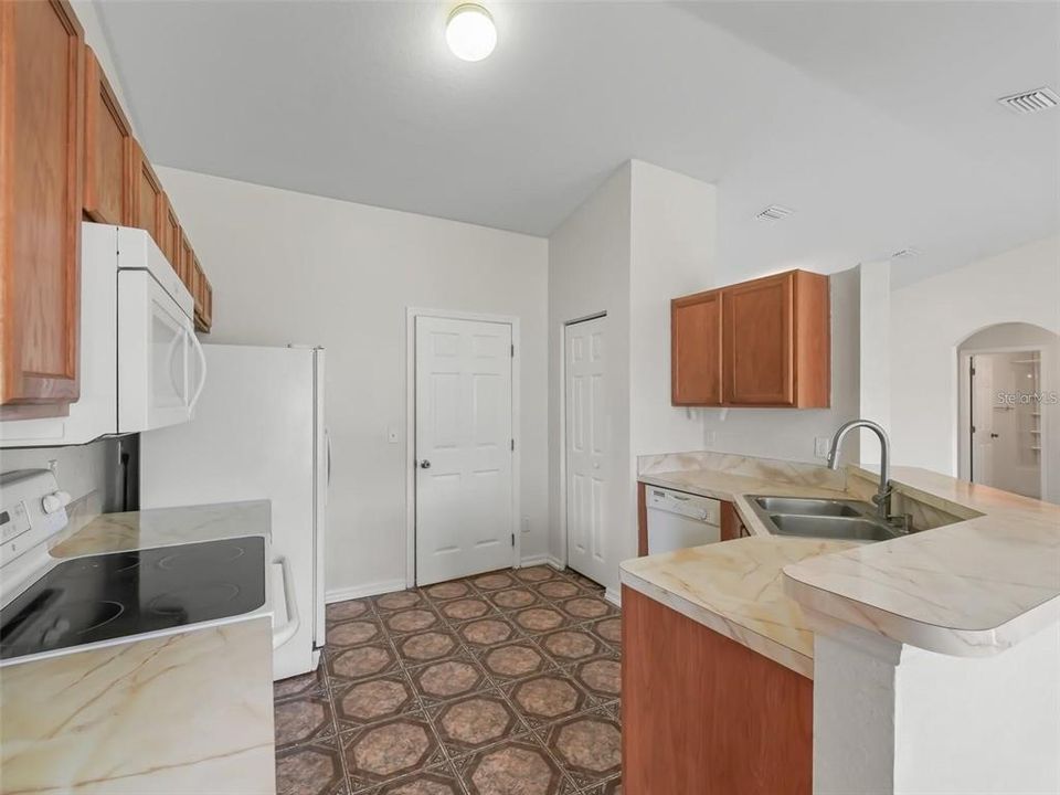 For Rent: $1,800 (3 beds, 2 baths, 1403 Square Feet)