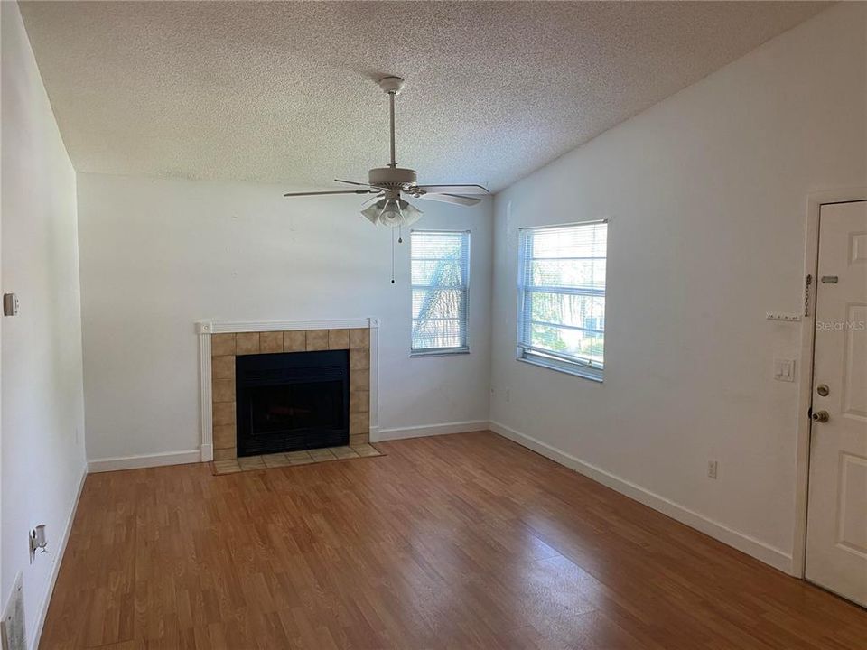 For Sale: $169,000 (2 beds, 2 baths, 912 Square Feet)