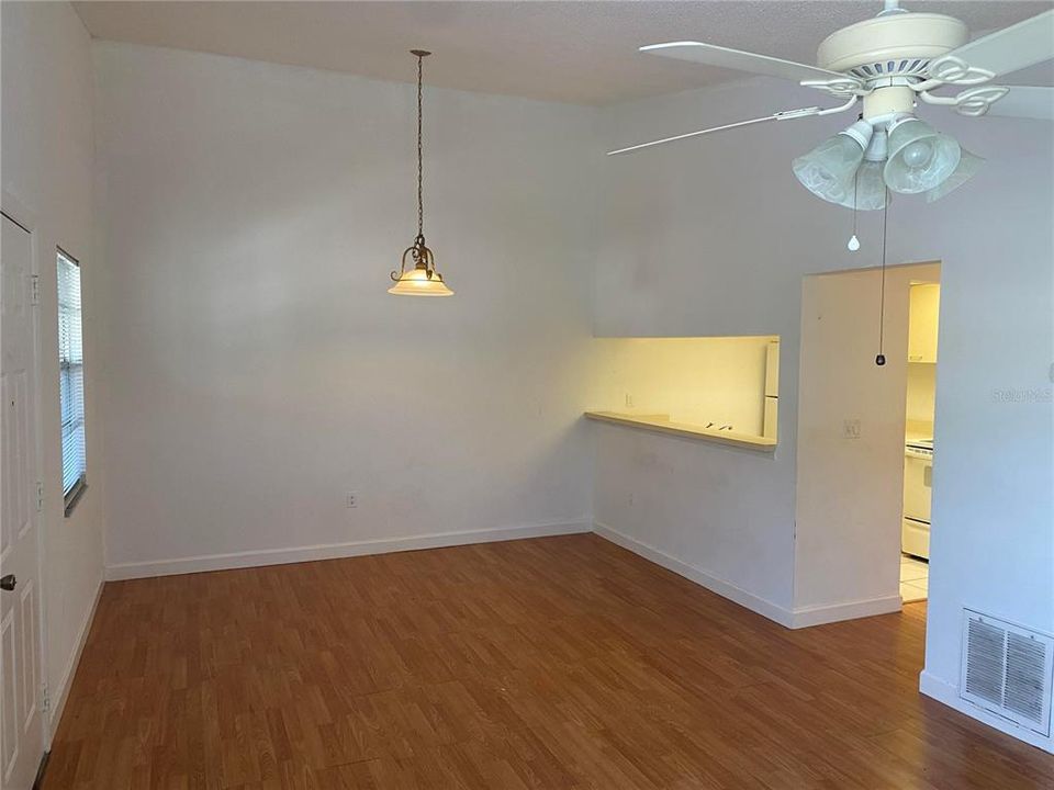 For Sale: $169,000 (2 beds, 2 baths, 912 Square Feet)