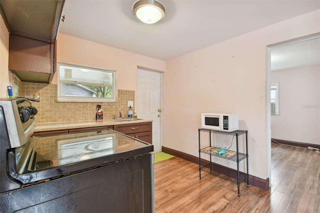 For Rent: $1,800 (2 beds, 1 baths, 546 Square Feet)