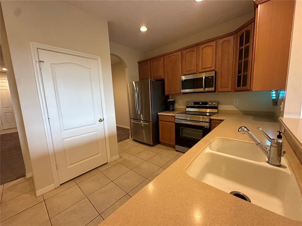 For Rent: $2,100 (3 beds, 2 baths, 1509 Square Feet)