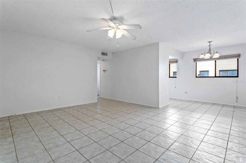 For Sale: $178,000 (2 beds, 2 baths, 960 Square Feet)