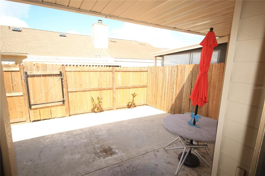 For Sale: $179,900 (2 beds, 2 baths, 936 Square Feet)