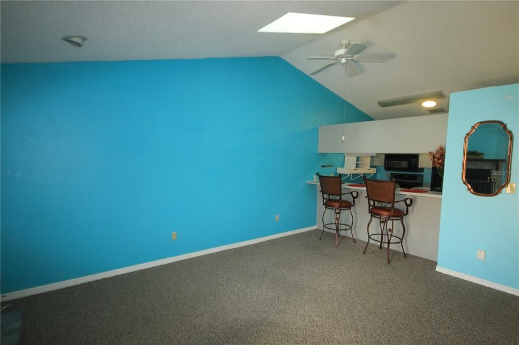 For Sale: $179,900 (2 beds, 2 baths, 936 Square Feet)