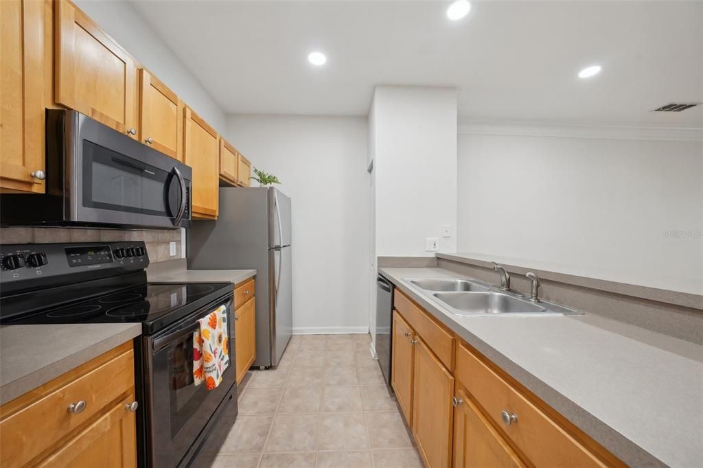 For Sale: $335,000 (2 beds, 1 baths, 1069 Square Feet)