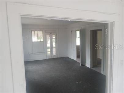 For Rent: $1,100 (2 beds, 1 baths, 683 Square Feet)