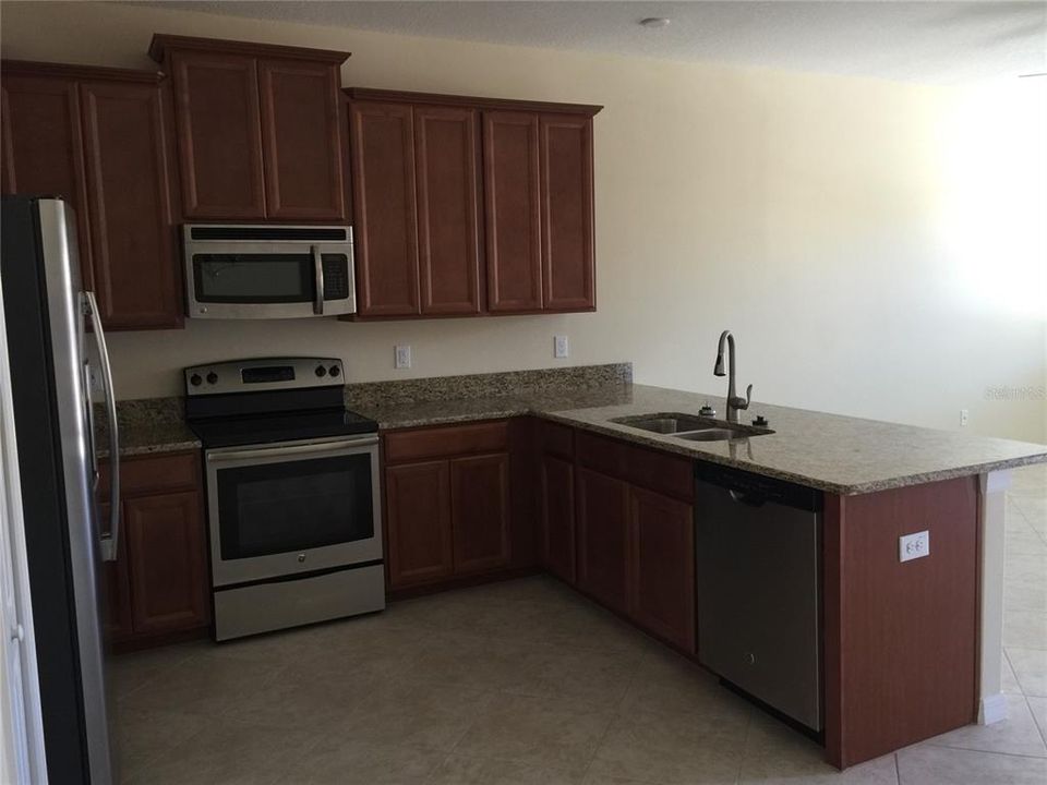 For Rent: $2,100 (3 beds, 2 baths, 1777 Square Feet)