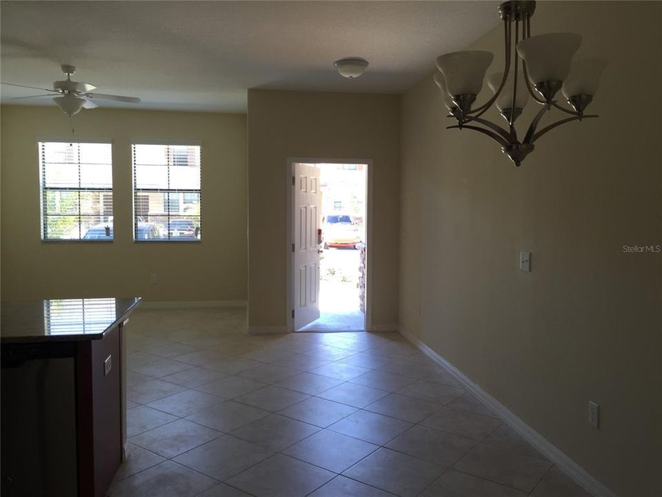 For Rent: $2,100 (3 beds, 2 baths, 1777 Square Feet)