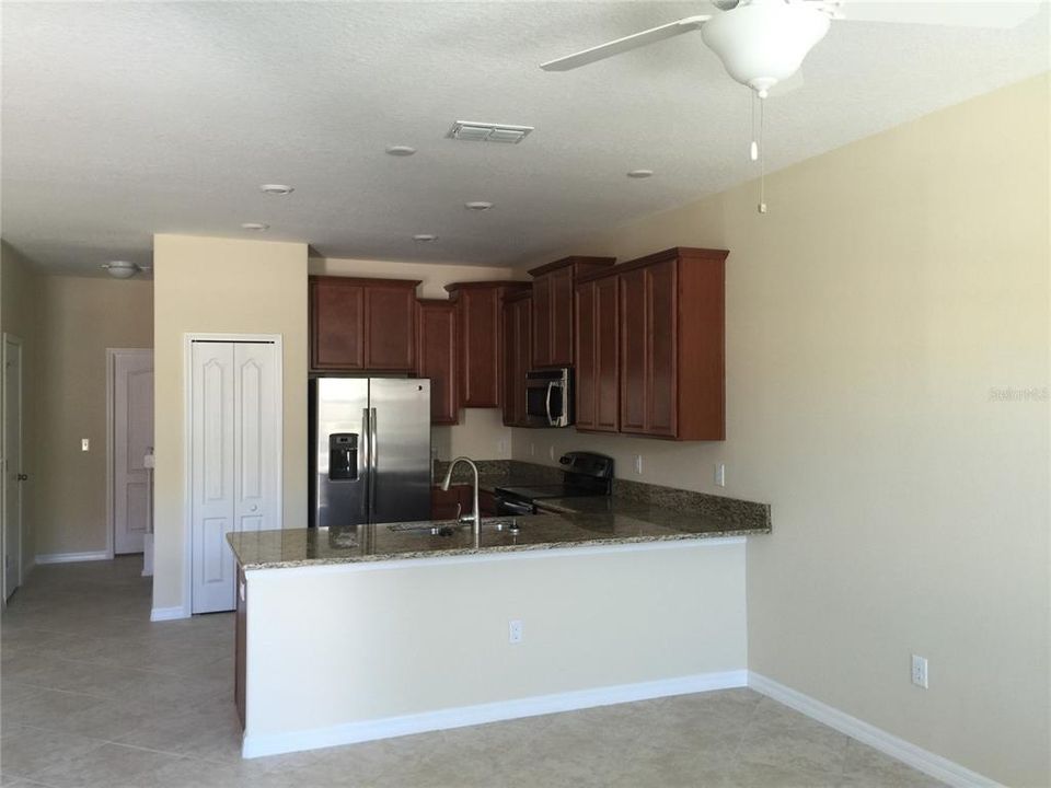 For Rent: $2,100 (3 beds, 2 baths, 1777 Square Feet)