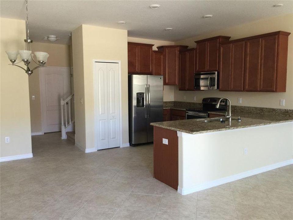 For Rent: $2,100 (3 beds, 2 baths, 1777 Square Feet)