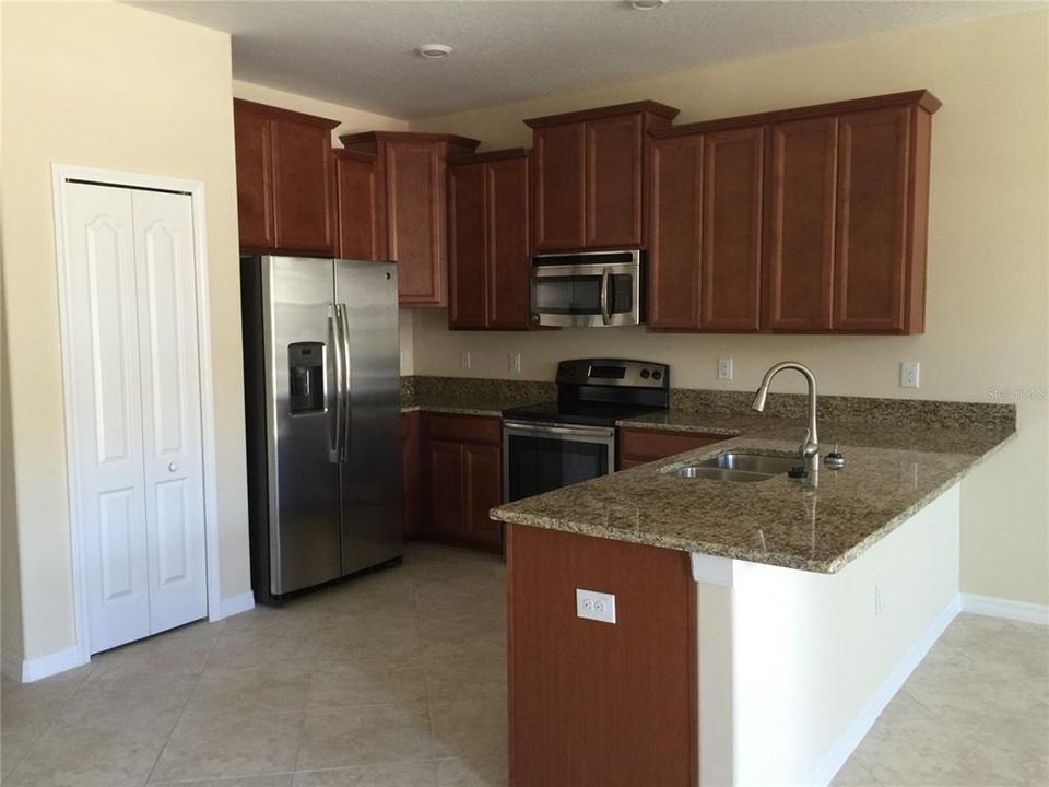 For Rent: $2,100 (3 beds, 2 baths, 1777 Square Feet)