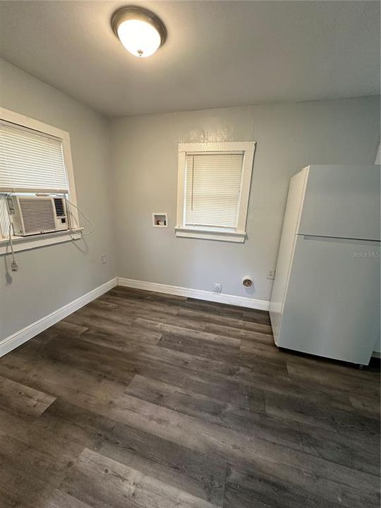 For Rent: $1,150 (1 beds, 1 baths, 1120 Square Feet)