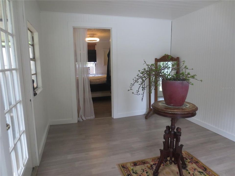 For Sale: $149,000 (2 beds, 1 baths, 728 Square Feet)