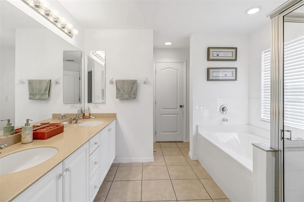 For Sale: $324,900 (3 beds, 2 baths, 1832 Square Feet)