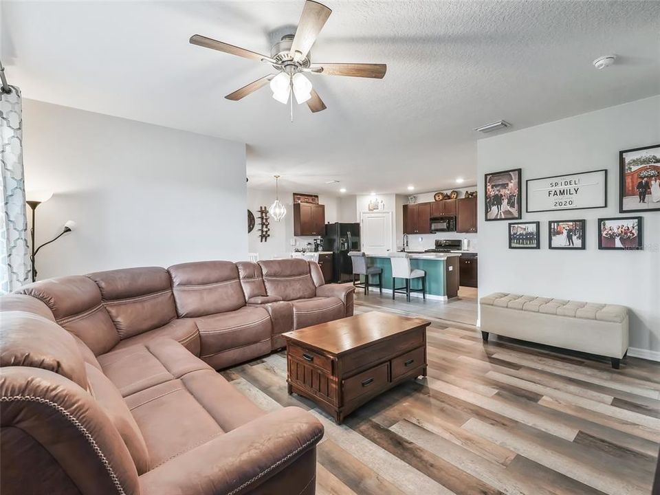 For Sale: $349,000 (4 beds, 2 baths, 1828 Square Feet)