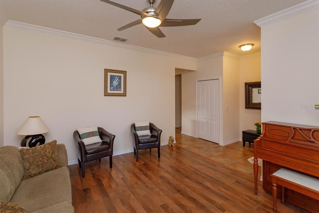 For Sale: $350,000 (3 beds, 2 baths, 2000 Square Feet)