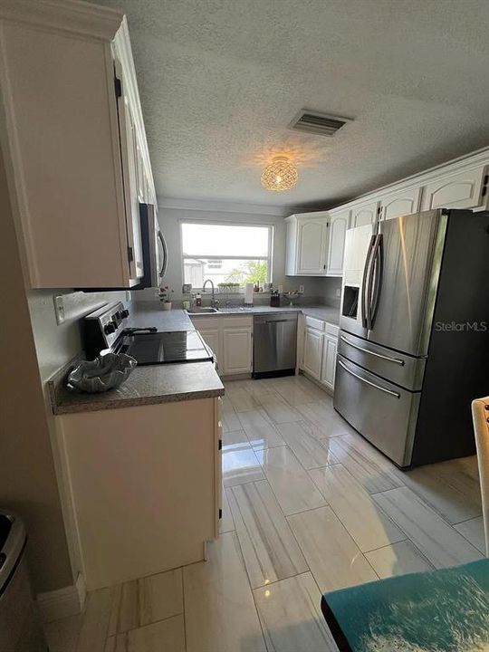 For Rent: $3,100 (3 beds, 2 baths, 1112 Square Feet)