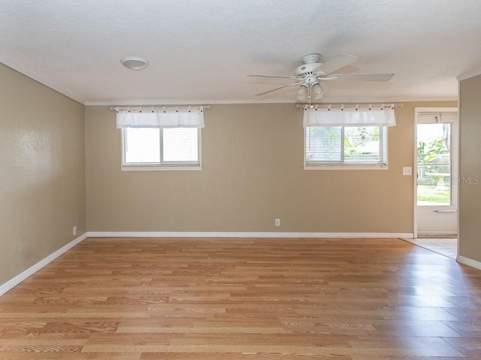 For Sale: $284,900 (3 beds, 1 baths, 1560 Square Feet)