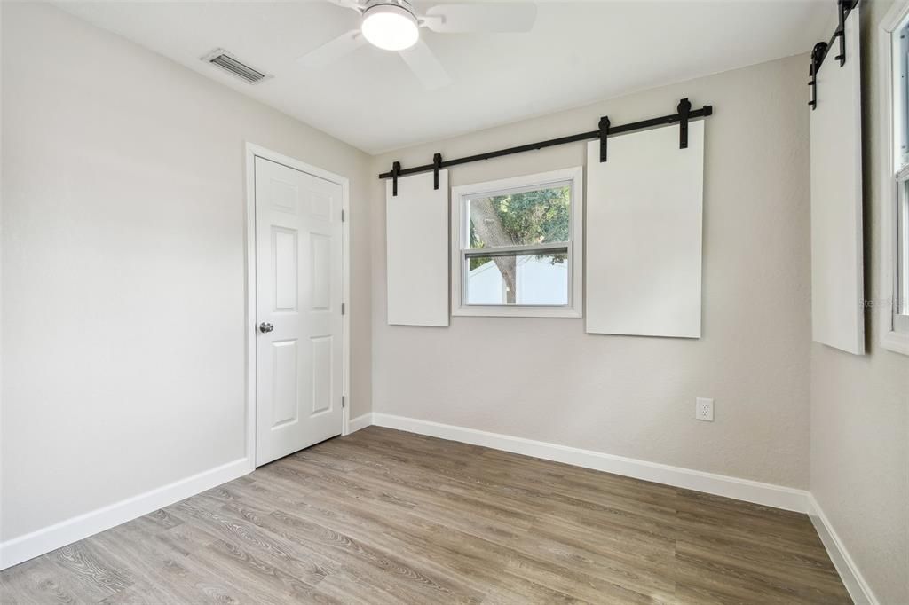 Active With Contract: $329,900 (3 beds, 2 baths, 948 Square Feet)