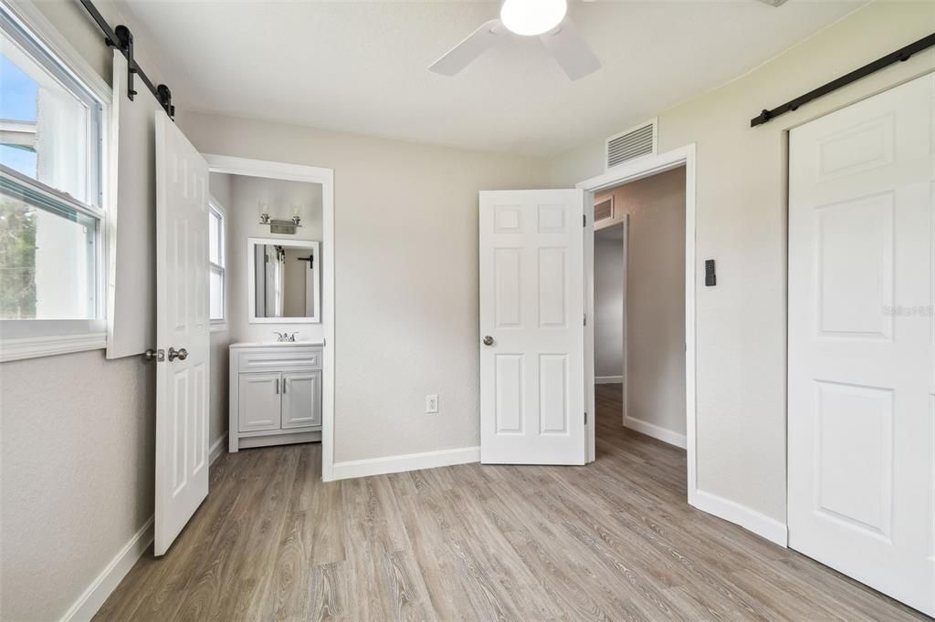 Active With Contract: $329,900 (3 beds, 2 baths, 948 Square Feet)