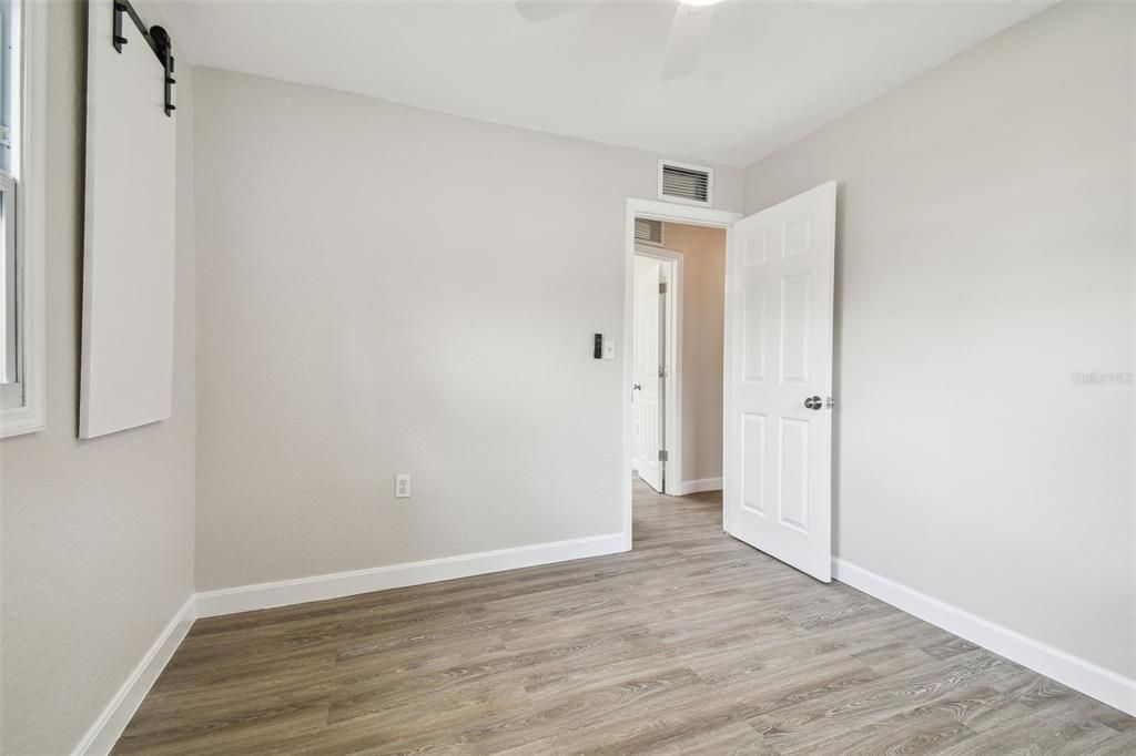 Active With Contract: $329,900 (3 beds, 2 baths, 948 Square Feet)