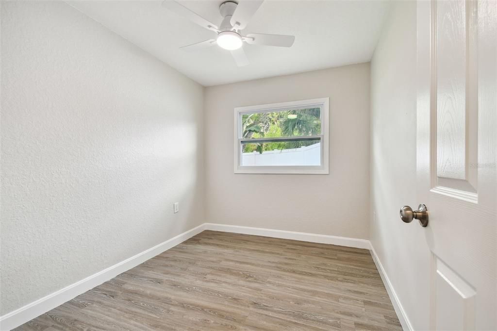 Active With Contract: $329,900 (3 beds, 2 baths, 948 Square Feet)